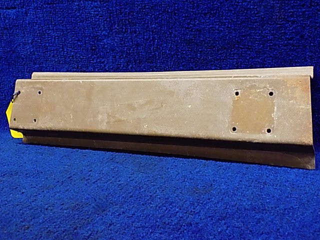 68090-16 Piper - CHANNEL seat trim left rear